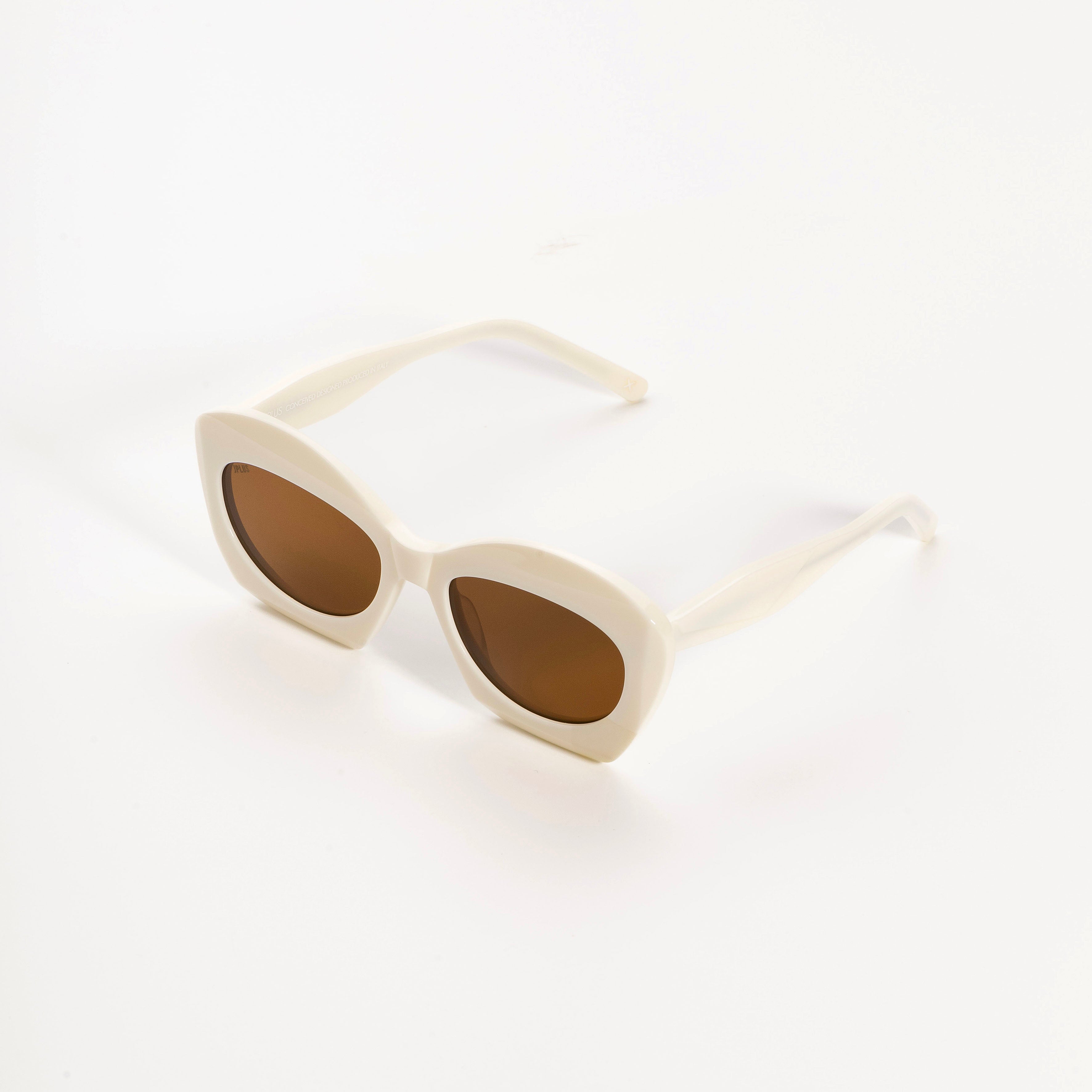 Jplus | Agre / White