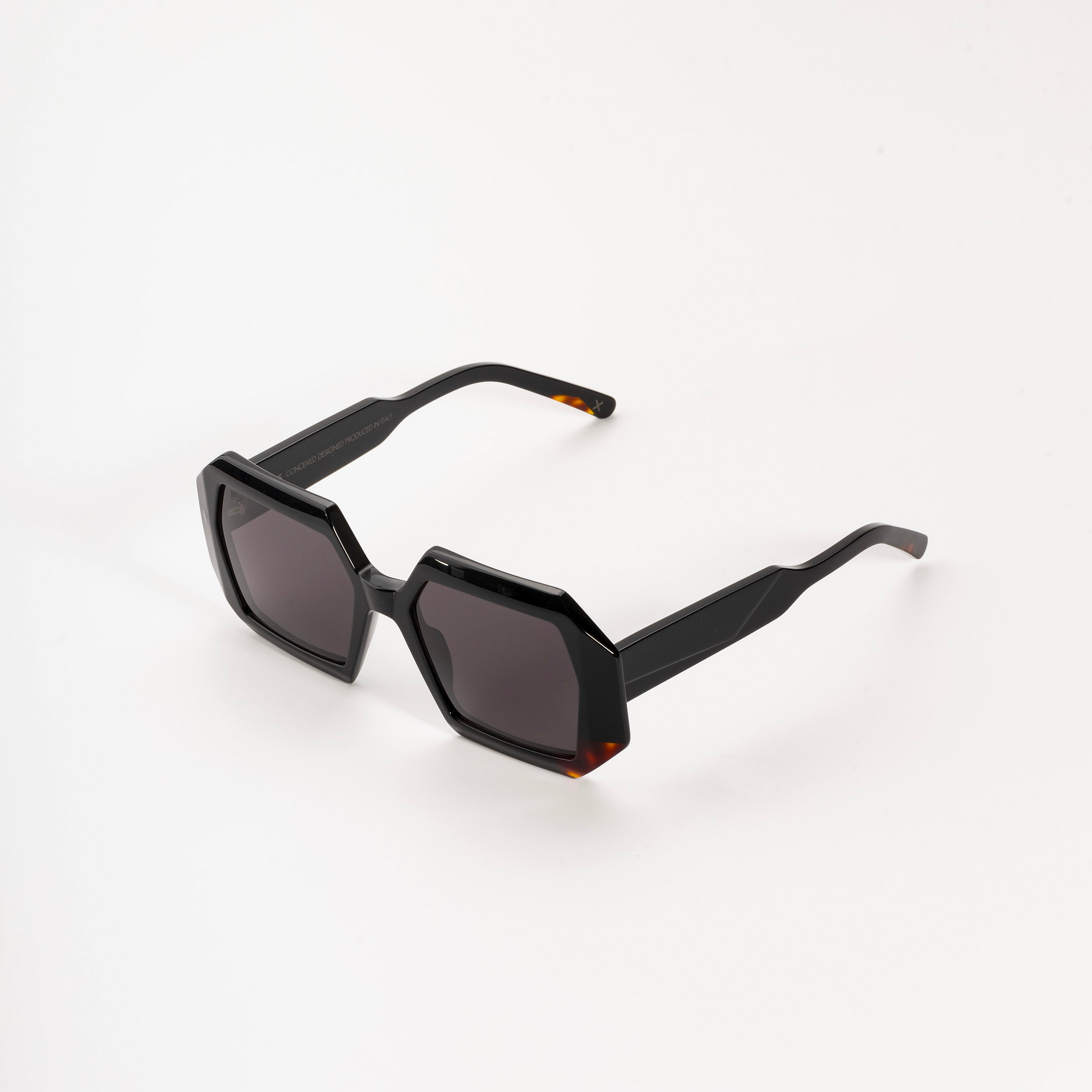 Jplus | Blake / Black