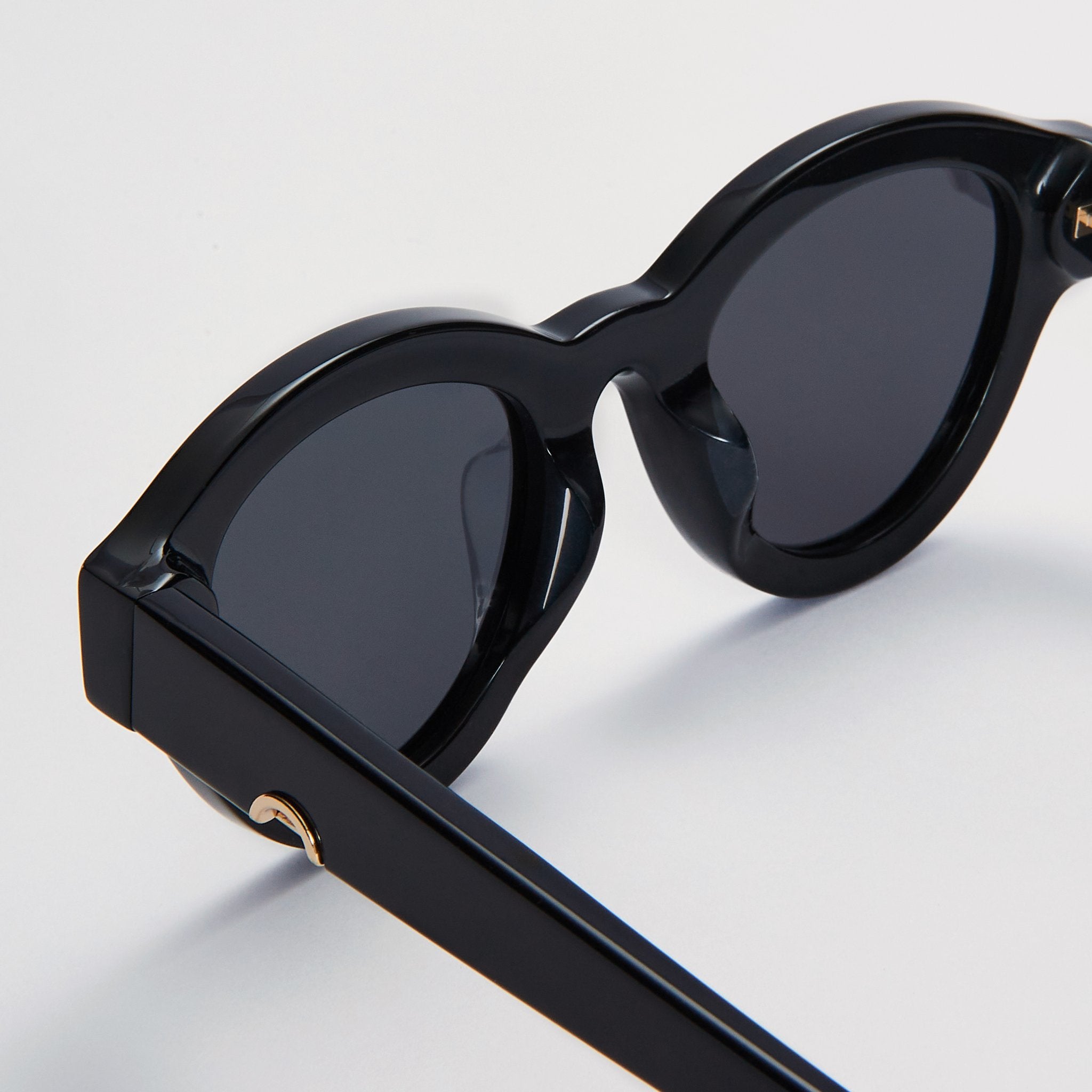 Huma | Dug / Black