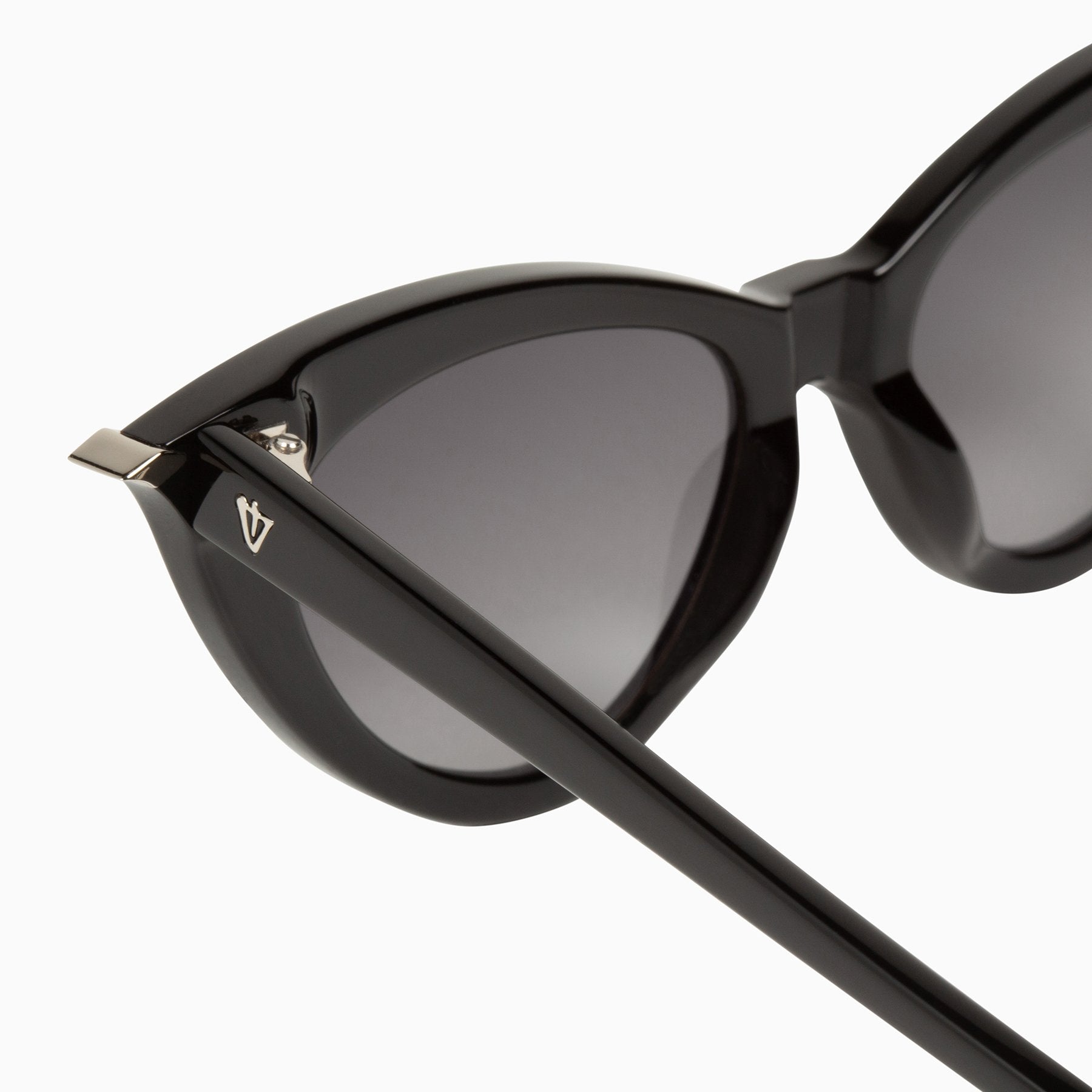 Valley | Dagger | Matte Black w. Gloss Black Metal Trim - Black Lens