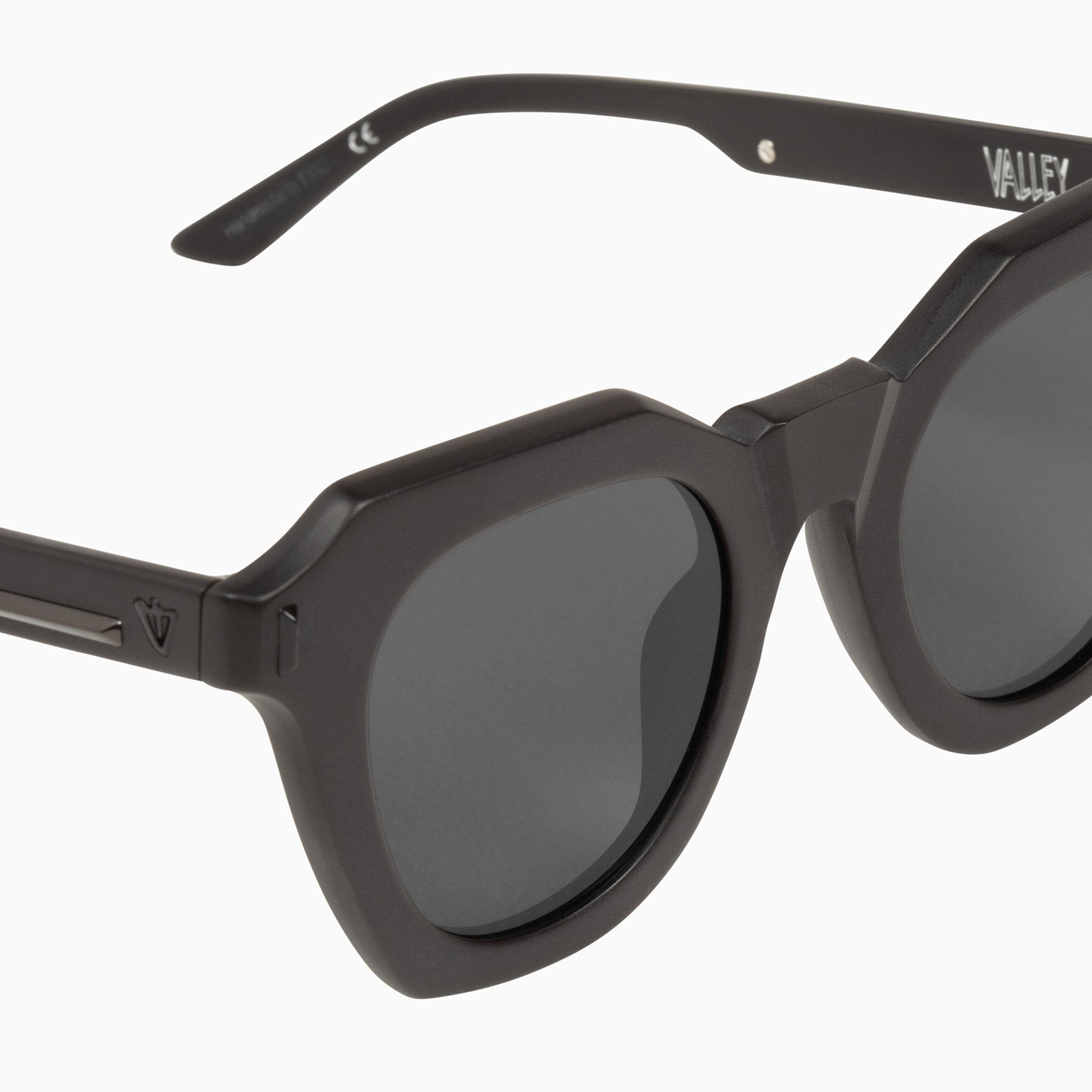 Valley | Gravestone / Matte Black w. Gloss Black Metal Trim - Black Lens